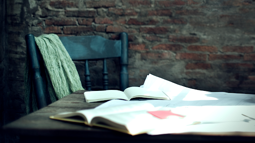 Printed vs Onscreen Murder Mystery: Print-at-Home vs Screen-Only Party Formats